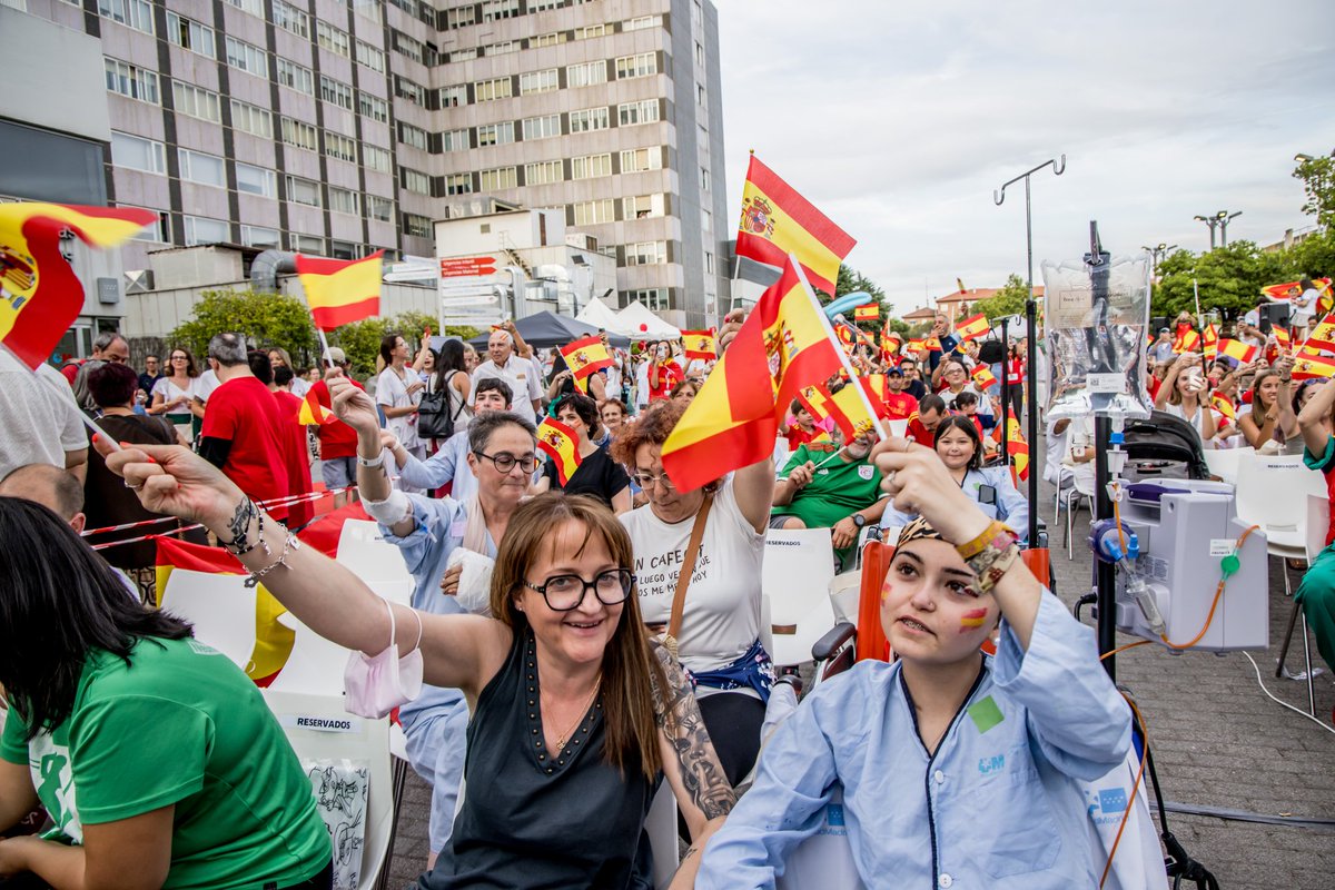 italfarmacoes's tweet photo. ⚽️✨ Cerca de 500 pacientes pediátricos y adultos del @HospiLaPaz , junto a sus familiares, disfrutaron de la semifinal entre @SEFutbol y Francia en una pantalla gigante instalada en el hospital. https://t.co/cIB4U8Ds2s