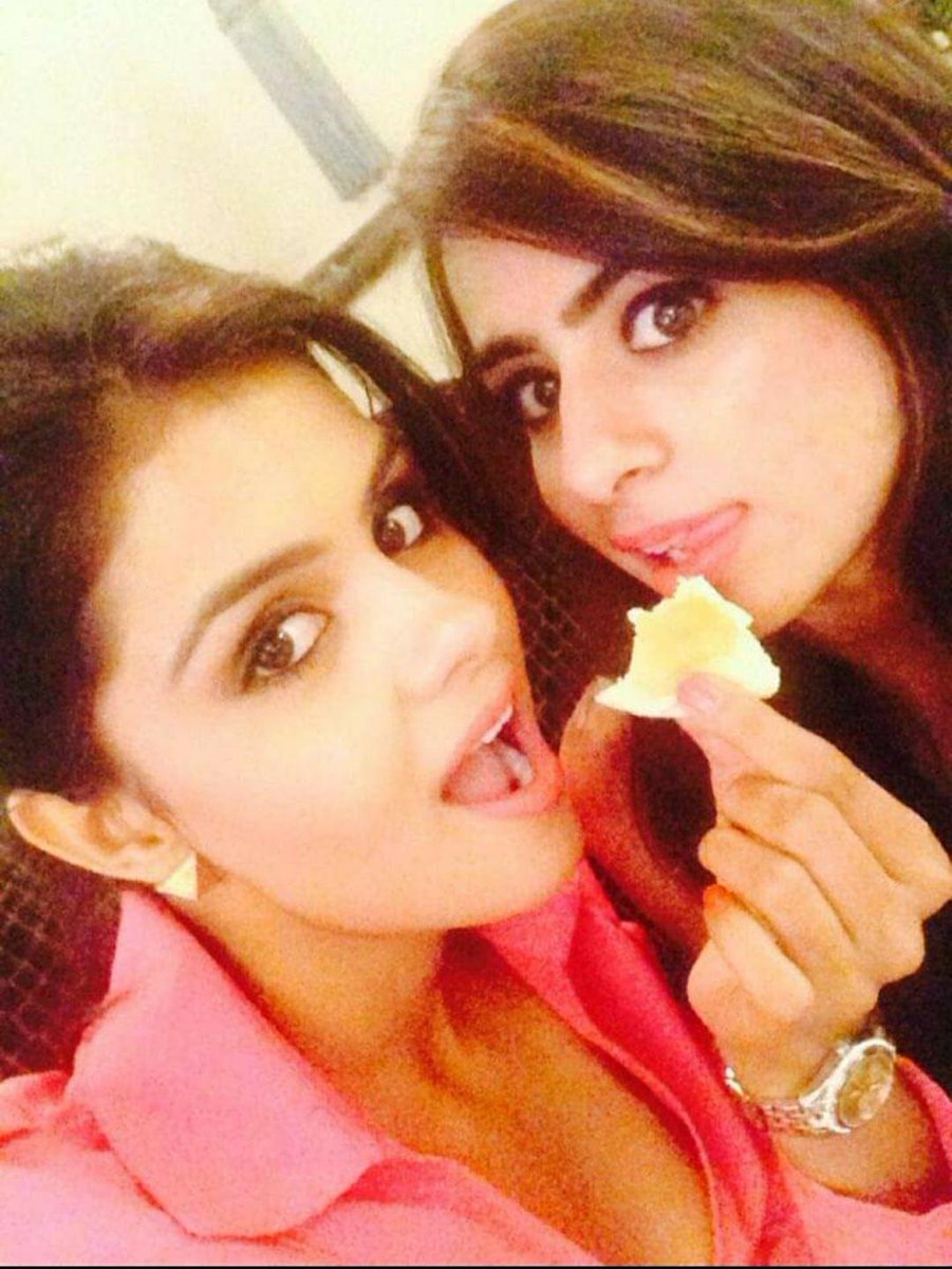Priyanka_stan's tweet photo. Fetus Priyanka 💌🌸 https://t.co/2DJ6nlCH6n