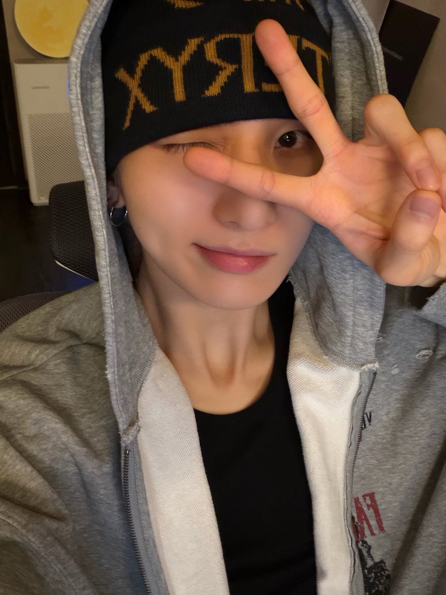 CUBE_NOWZ's tweet photo. [📢] 달덩이 같은 내 얼굴

NOWZ (나우즈)의 Berriz LIVE가 시작되었습니다! 
데이앤 여러분의 많은 시청 바랍니다 🙌 
🔗 https://t.co/QiOxUyTGM0

#NOWZ #나우즈
#연우 #YEONWOO https://t.co/qVf5dNNb1v