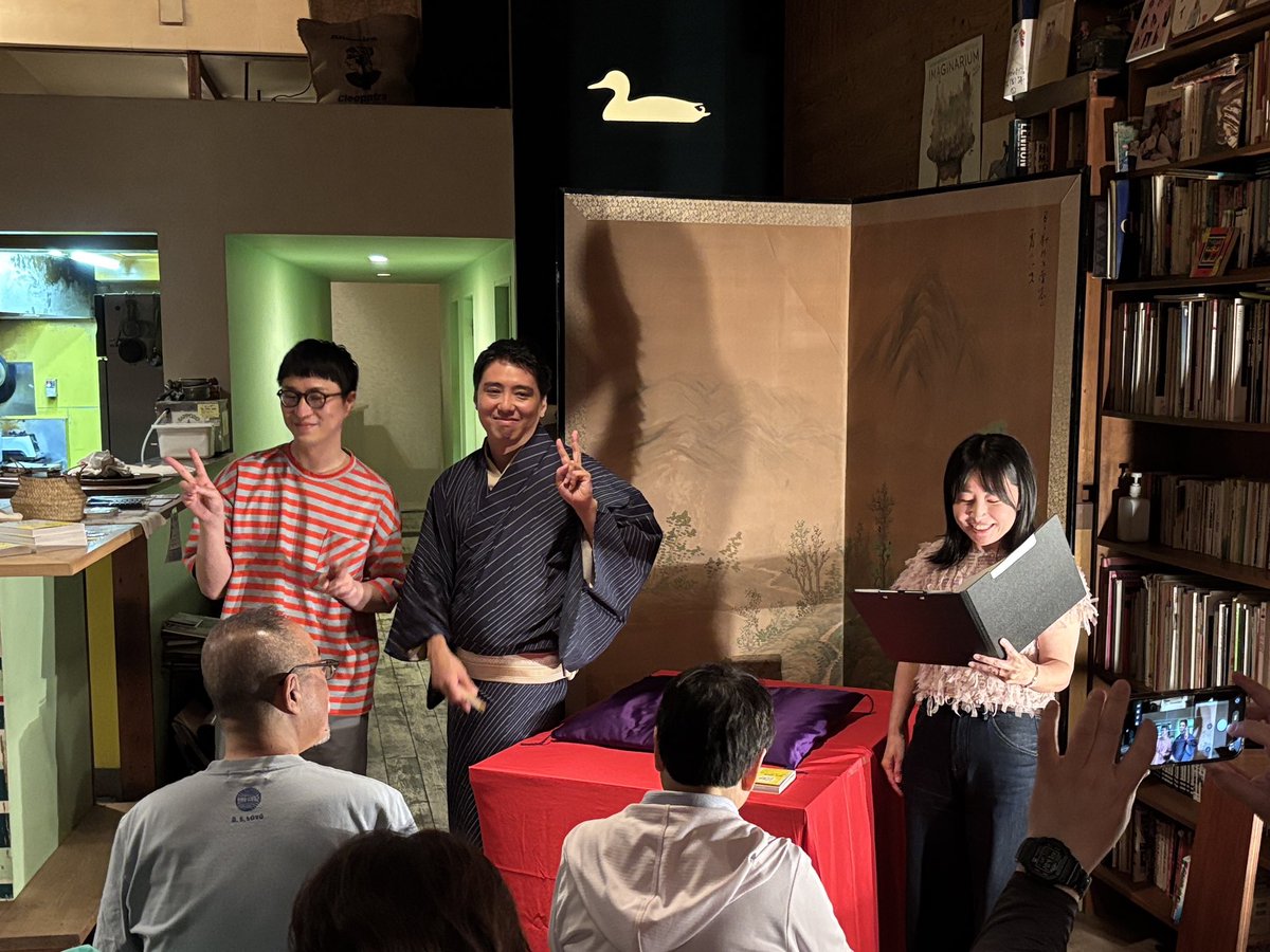 andongandong's tweet photo. ということで 柳亭信楽 京都落語会 かもがわカフェ（京都市上京区）
『寿司にぎる。』『腰痛』『明烏』 #柳亭信楽 #大文字寄席 
寿司はとにかく醤油が好きと語り 前半は素晴らしく突拍子も無い設定の新作 後半はきっちり正統派の古典 終わりに 未来の大看板と とても褒める #宮信明 氏とのトークでした https://t.co/xEdS6fb0jQ