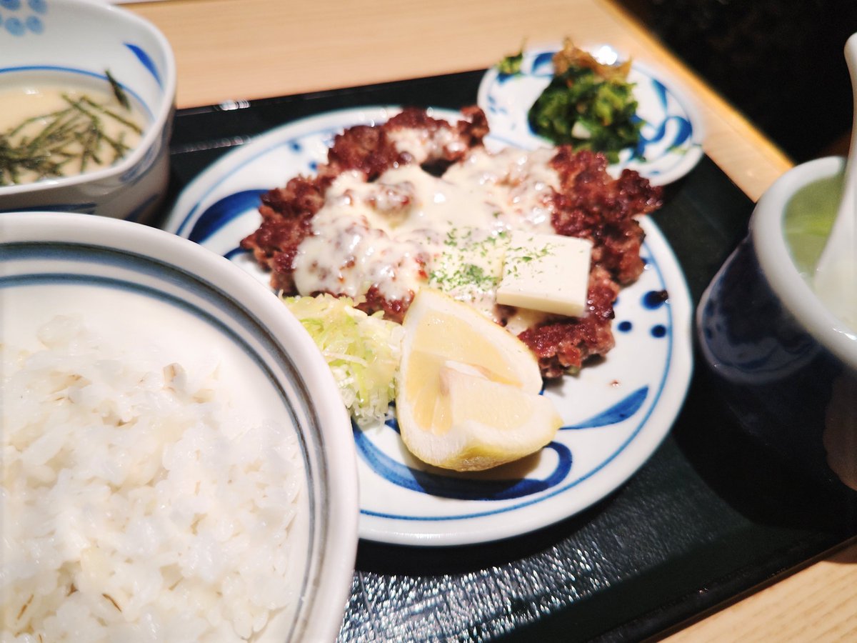 angela_atsuko's tweet photo. 気になってた、ねぎしの牛タンハンバーグ（チーズトッピング）を
やっと食べた！ https://t.co/qzYq3wgva5