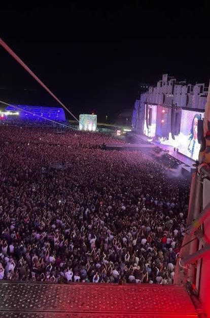 _Ludoisback's tweet photo. Il faut être honnête : la tournée européenne estivale de Katy Perry est un vrai gros succès.
L’idée de parcourir les festivals était une très bonne idée, elle se produit devant des gens parfois non acquis à la cause et qui repartent conquis ! https://t.co/F0HzFYtjum