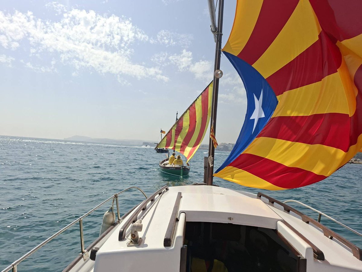 CACCGi's tweet photo. Acció simbòlica al mar https://t.co/xj2EwjpERs