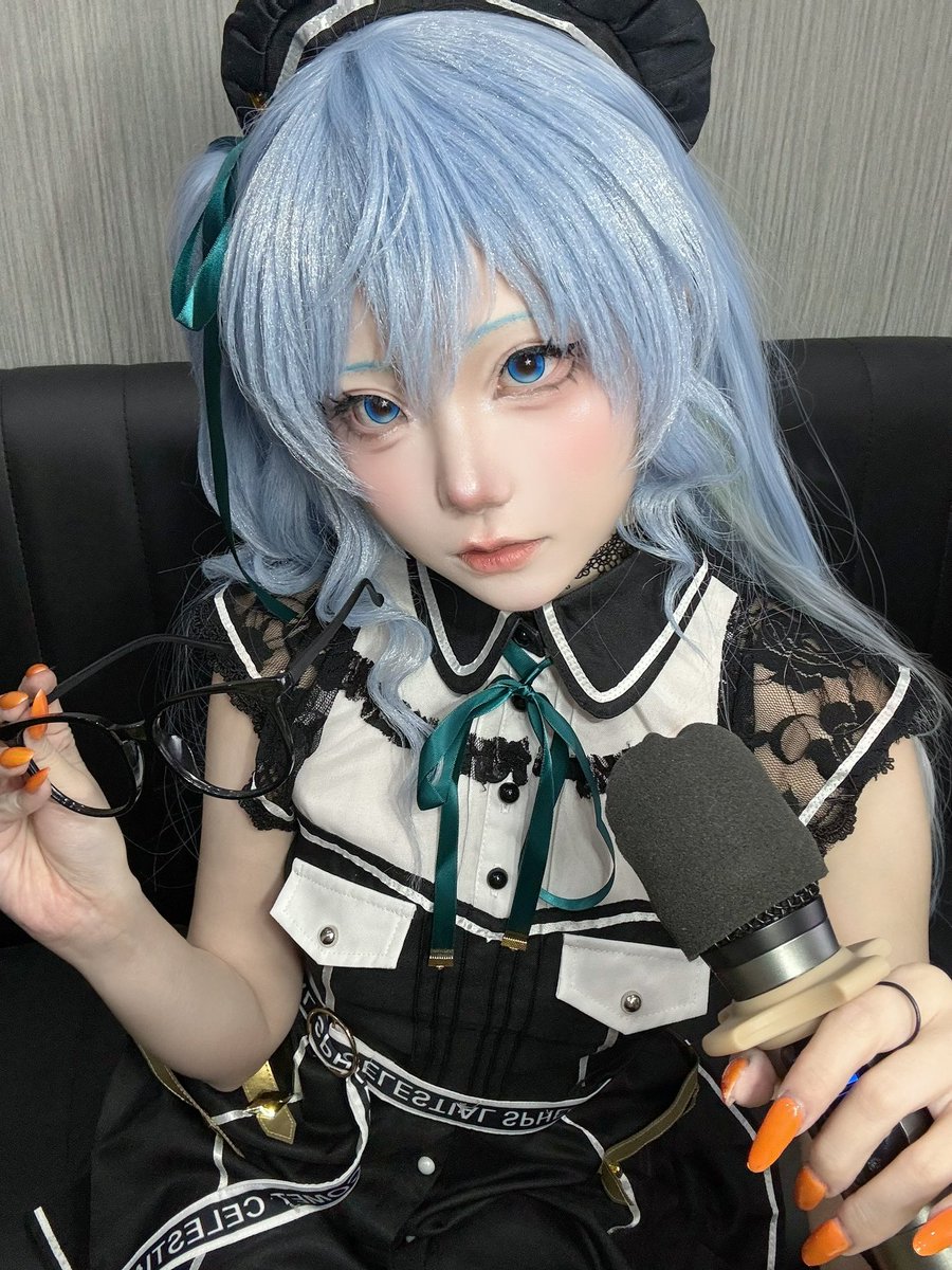 hanasakimakura's tweet photo. メガネあり?なし? https://t.co/C1h7oWGoo0