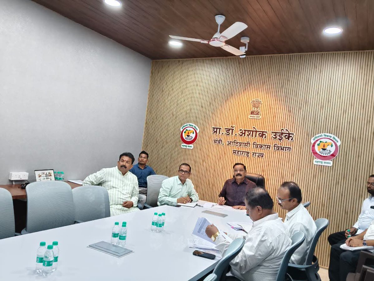 drashokuike_mla's tweet photo. विद्यार्थ्यांच्या सर्वांगीण विकासासाठी आदिवासी आश्रमशाळांतील सुविधांचा सविस्तर आढावा..
आज नाशिक व नागपूर अप्पर आयुक्त कार्यालयांतर्गत येणाऱ्या सर्व शासकीय आश्रमशाळांमधील सुख-सुविधांचा सविस्तर आढावा बैठक व्हिडिओ कॉन्फरन्सिंगद्वारे पार पडली.
#TribalDevelopment #AshramShala https://t.co/E0urxWezB5