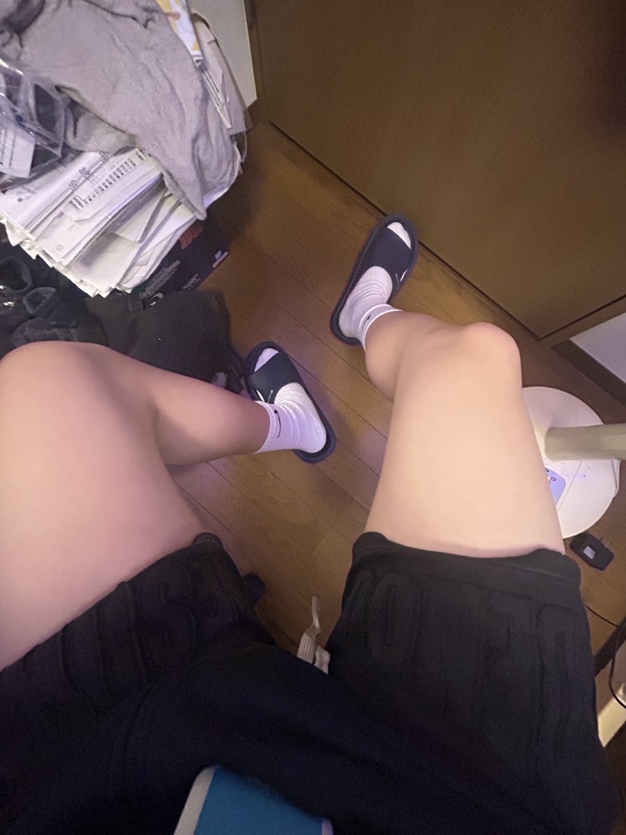 rin_10_14's tweet photo. どうやったら足細くなる?? https://t.co/h8CQ2jGFgp
