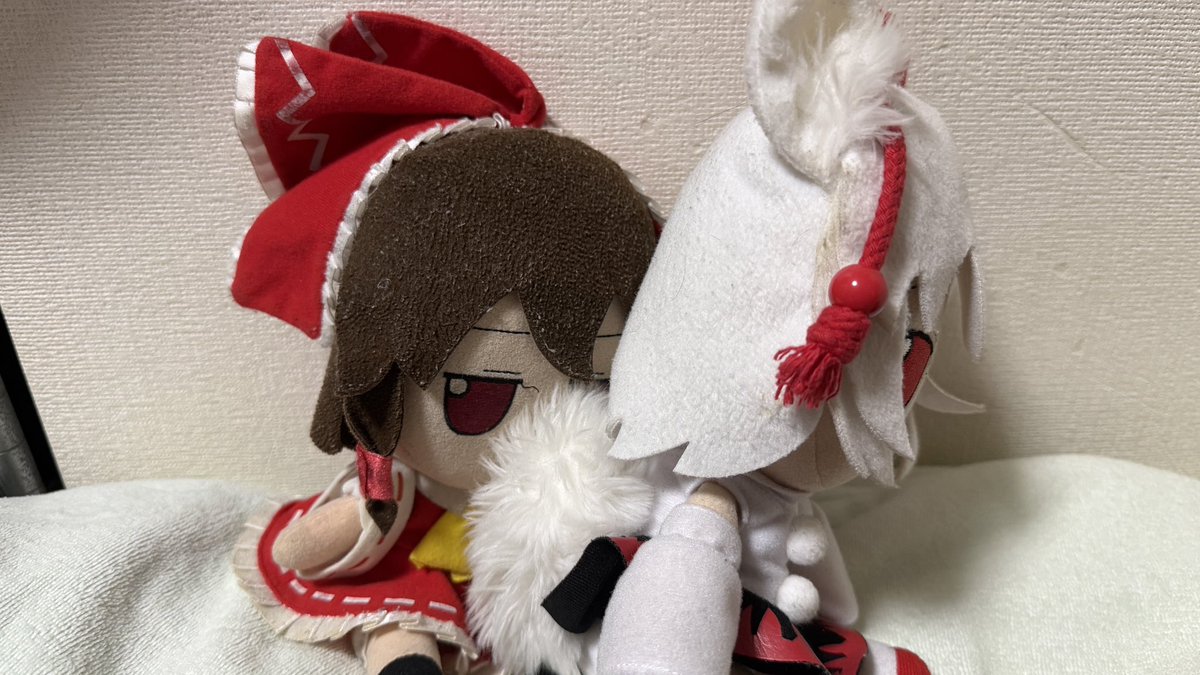 fumo_JP's tweet photo. #ふもふも
#fumofumo
#fumo
#東方project
もみじ「Awoo〜やめて〜」
れいむ「わーもふもふだ」 https://t.co/kUdcBAHaws