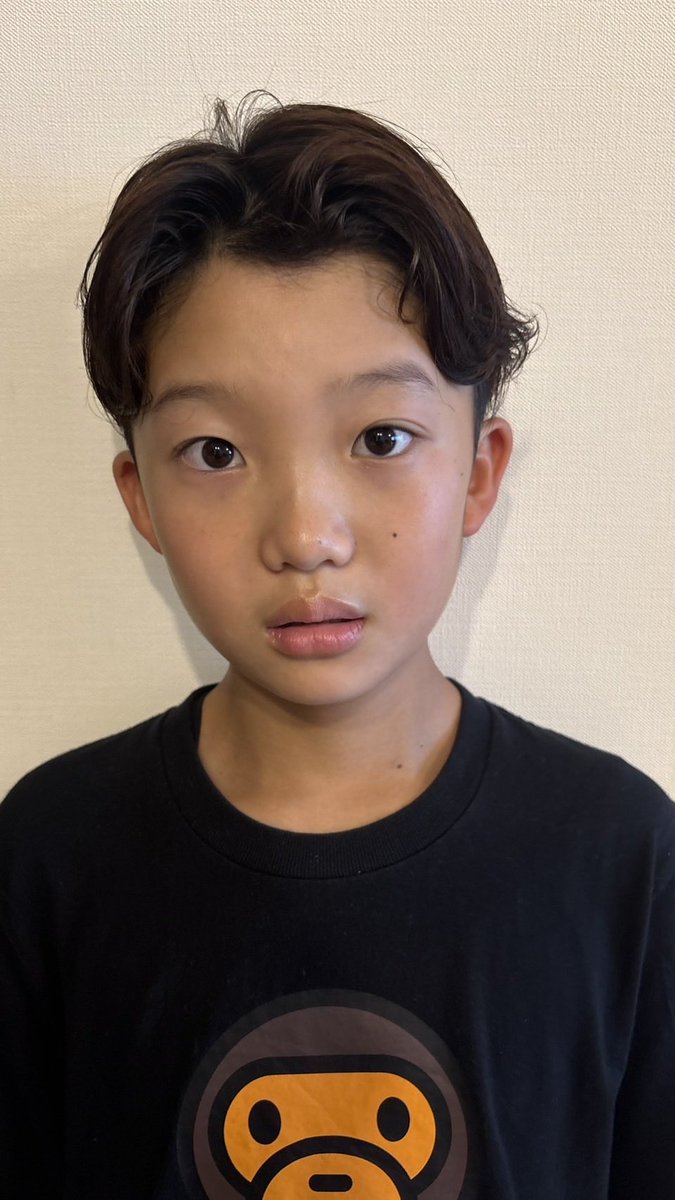 rio_tsubadan's tweet photo. 今日は髪の毛を切ってきたよー✂️

1枚目はノーマル📸
2枚目はAIに証明写真みたいにしてってお願いしたら中学生の僕?をイメージしてくれたみたい🎵
3枚目はハマってるサッカー選手にしてもらいましたw

同じ顔なのに全然違うねw
みんなはどの写真が好き??(heart)
#つば男　#つば男KIDS #サッカー https://t.co/PCJDb80fBm