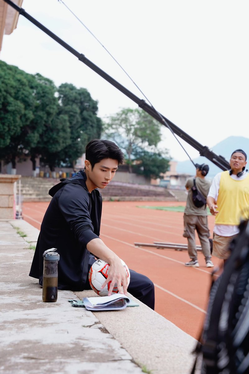 Warinpanda's tweet photo. #เฉินจิ้งเข่อ สตูดิโอ เวยป๋อ

ออกเดินทางดั่งนกที่โบยบิน ลมพัดอยู่เบื้องหน้า และเส้นทางอยู่ใต้ฝ่าเท้า @ #ChenJingKe 

#RodeToSuccess #陈靖可 #ดาวประกายพร่างพร่ายฝัน https://t.co/llnVxKPql3