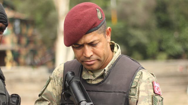 odtubirder's tweet photo. #15Temmuz gecesi vatanımızı, ezanımızı ve mukaddes değerlerimizi hedef alan hain darbe girişimine karşı, aziz milletimizin sarsılmaz iradesi ve sinesindeki sönmez iman en büyük kalkan olmuş; karanlık emellerle yola çıkan hıyanet odakları, milli birlik ve beraberliğimize çarparak tarihin en ağır hüsranını yaşamıştır.

​Milletimizin hürriyetine ve egemenliğine pranga vurulamayacağını gösteren bu destansı mücadele; kahraman şehidimiz Ömer Halisdemir’in sıktığı o ilk kurşundaki sarsılmaz inançla filizlenmiş ve vatansever evlatlarımızın omuz omuza vermesiyle, bu aziz toprağın asla teslim edilemeyeceğini tüm dünyaya bir kez daha can feda bir duruşla ilan etmiştir.

​Bu kutlu direnişte vatanı uğruna göğsünü siper ederek şehadet şerbetini içen Ömer Halisdemir’i ve tüm aziz şehitlerimizi
rahmet, minnet ve dualarla anıyor; kahraman gazilerimize şükranlarımızı sunuyoruz. 

Ruhları şad, makamları âli olsun. 🇹🇷

#odtubirder #METU #ODTÜ