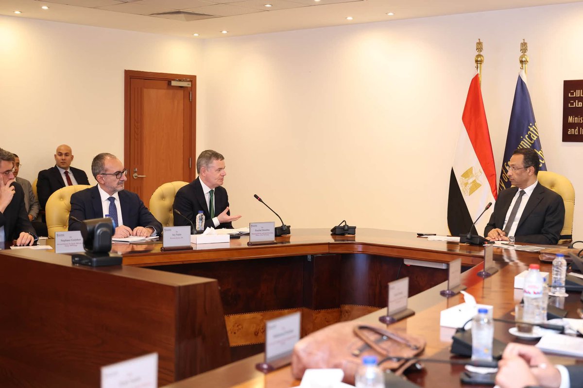 MCITEgypt's tweet photo. استقبل المهندس رأفت هندي، وزير الاتصالات وتكنولوجيا المعلومات، وفد البنك الدولي برئاسة السيد باسكال دونوهو، المدير المنتدب ورئيس خبراء المعرفة بالمجموعة، لبحث فرص التعاون في مجالات التحول الرقمي والذكاء الاصطناعي، واستعراض جهود مصر ومشروعاتها الرقمية.
https://t.co/GP7YlB1eHb https://t.co/59ZHx8UUJ5