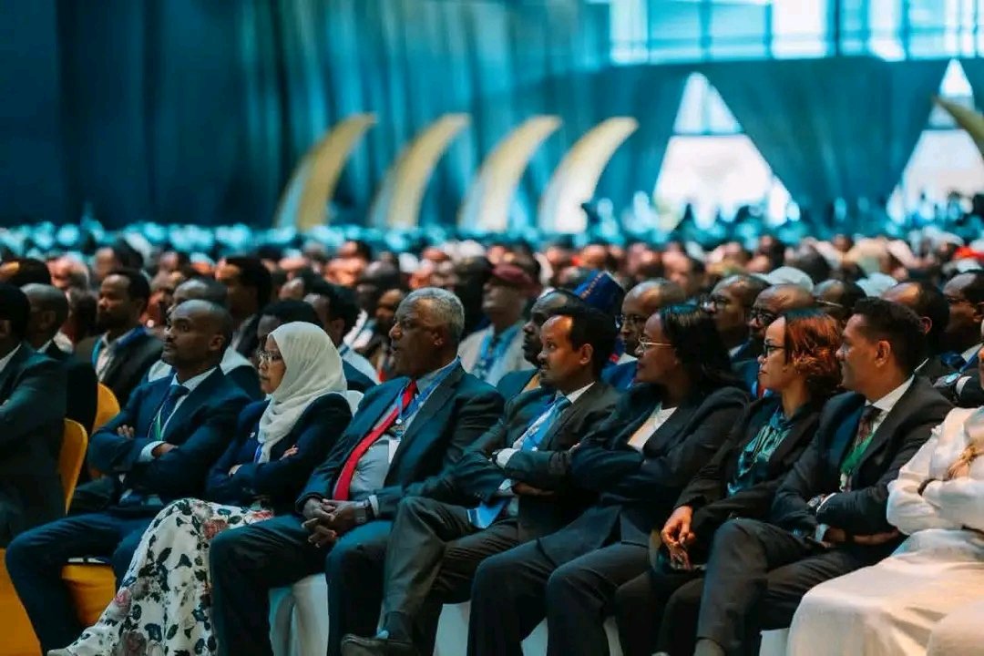 sweprs's tweet photo. ፖለቲካችን በኃይለ ቃል ይጀምራል፣ በኃይል እርምጃ ይደመደማል ይህንን ስብራት ለአንዴና ለመጨረሻ ጊዜ ማቆም ያስፈልጋል ሲሉ ጠቅላይ ሚኒስትር ዐቢይ አሕመድ (ዶ/ር) ገለጹ፡፡ https://t.co/Q71peKV9V9 https://t.co/aakx4m4SL3