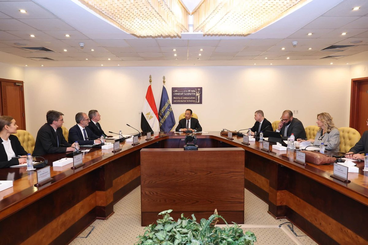 MCITEgypt's tweet photo. استقبل المهندس رأفت هندي، وزير الاتصالات وتكنولوجيا المعلومات، وفد البنك الدولي برئاسة السيد باسكال دونوهو، المدير المنتدب ورئيس خبراء المعرفة بالمجموعة، لبحث فرص التعاون في مجالات التحول الرقمي والذكاء الاصطناعي، واستعراض جهود مصر ومشروعاتها الرقمية.
https://t.co/GP7YlB1eHb https://t.co/59ZHx8UUJ5