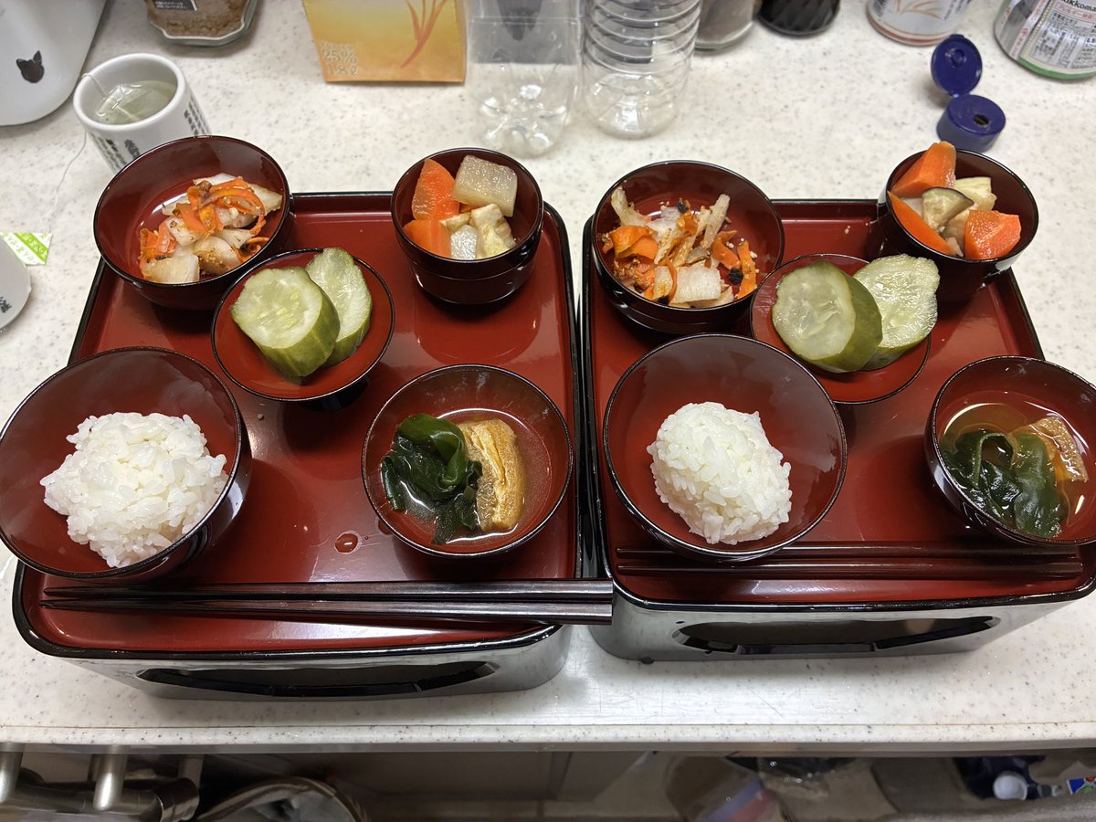 toroneko1122's tweet photo. お盆で仏様が帰って来ているので
仏膳も作りました。
ワイワイ　ガヤガヤ　ワンワン　ニャンニャン https://t.co/SF1JmB6sIn