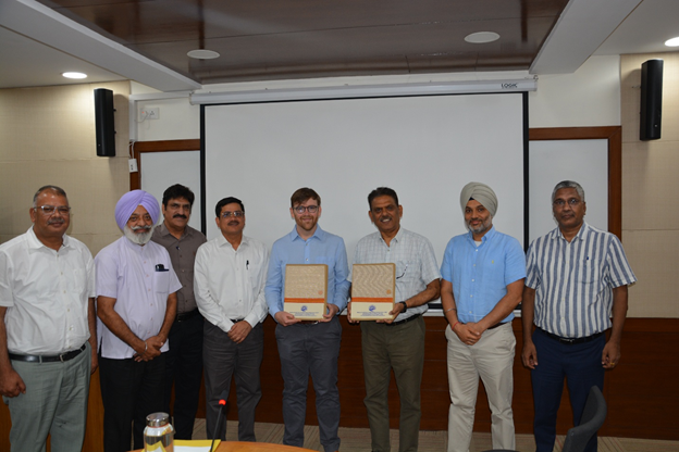 mgsipa's tweet photo. The MoU marks an important step towards strengthening institutional partnerships and promoting collaborative learning and innovation. #MGSIPA #SustainableAgriculture #AgriculturalEconomics #FoodSecurity #ResourceConservation #CapacityBuilding #PublicPolicy #KnowledgeSharing https://t.co/dHI7qGEtMl