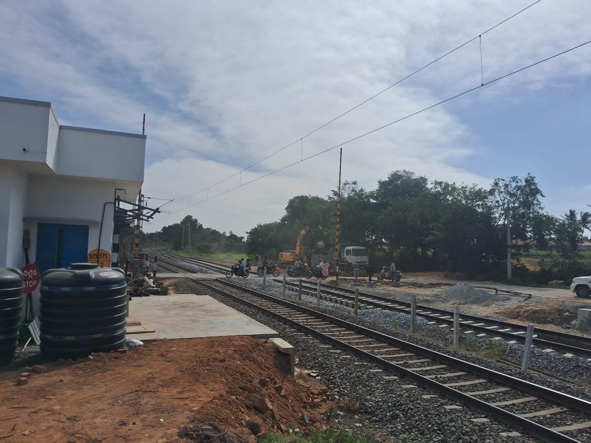 KridePrm's tweet photo. 🚆 Progress Update | Baiyappanahalli – Hosur Railway Doubling Project (48 km)

📍 Anekal Road Station – Maranayakanahalli Section

✅ Electrically Operated Lifiting Barrier (EOLB) Commissioned.
🛤️ Track Linking through LC-109 Successfully Completed.
🔹 Track Linking at Road No. 3 (Up Main Line), Anekal Yard Successfully Completed.

These completed works represent significant progress in the execution of the Baiyappanahalli–Hosur Railway Doubling Project, supporting the timely advancement of convenience to the public.

#Bengaluru_Suburban_Rail_Project
#BSRP
@RailMinlndia
@AshwiniVaishnaw
@VSOMANNABJP
@MBPatil
@EIB @KfW_FZ_int
@chiefsecy_gok
@SWRRLY
@RVNL @PJB @NCC @Ltditd
@TheMetroRailGuy 
@RailAnalysis 
@MetroRailNewsHQ 
@Railwhispers 
@MetroRailToday_ 
@bengalurutrains
@moneycontrolcom