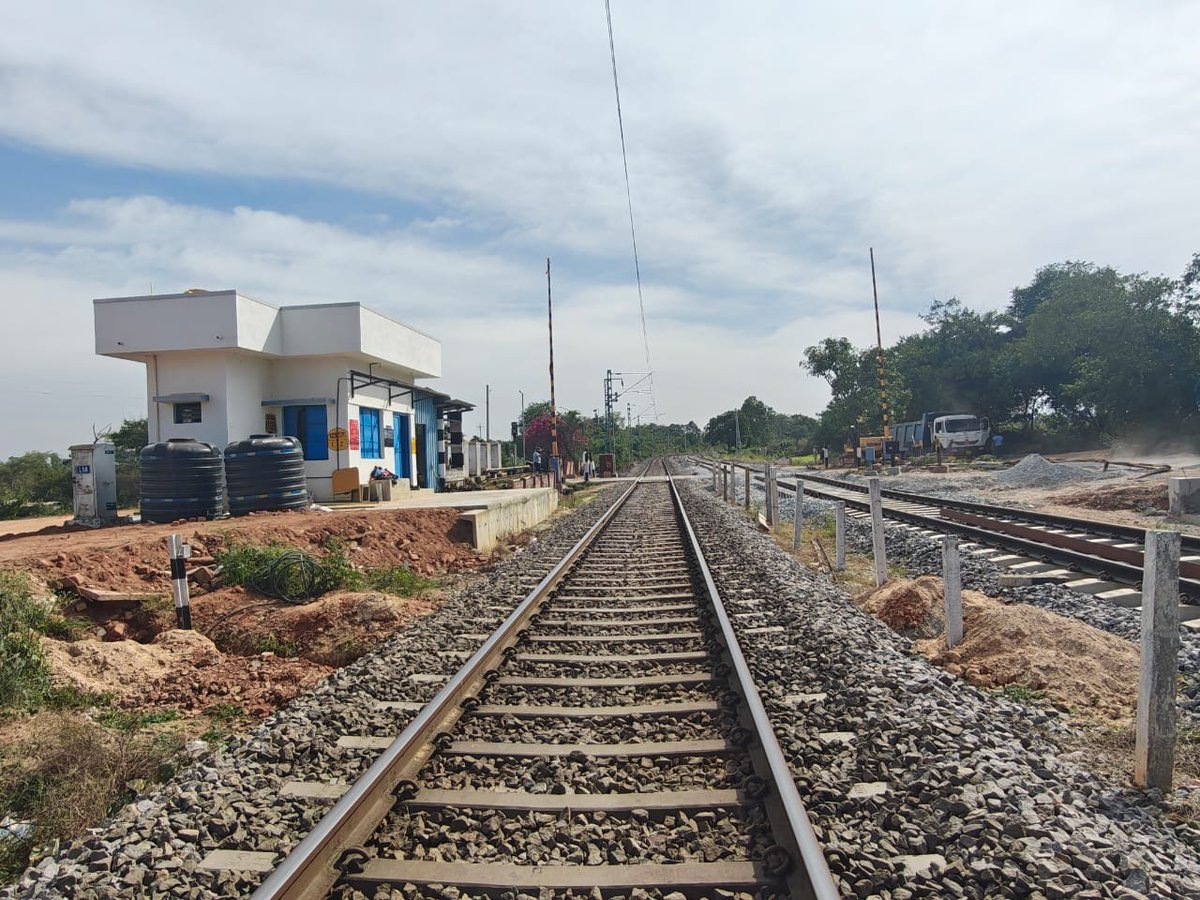 KridePrm's tweet photo. 🚆 Progress Update | Baiyappanahalli – Hosur Railway Doubling Project (48 km)

📍 Anekal Road Station – Maranayakanahalli Section

✅ Electrically Operated Lifiting Barrier (EOLB) Commissioned.
🛤️ Track Linking through LC-109 Successfully Completed.
🔹 Track Linking at Road No. 3 (Up Main Line), Anekal Yard Successfully Completed.

These completed works represent significant progress in the execution of the Baiyappanahalli–Hosur Railway Doubling Project, supporting the timely advancement of convenience to the public.

#Bengaluru_Suburban_Rail_Project
#BSRP
@RailMinlndia
@AshwiniVaishnaw
@VSOMANNABJP
@MBPatil
@EIB @KfW_FZ_int
@chiefsecy_gok
@SWRRLY
@RVNL @PJB @NCC @Ltditd
@TheMetroRailGuy 
@RailAnalysis 
@MetroRailNewsHQ 
@Railwhispers 
@MetroRailToday_ 
@bengalurutrains
@moneycontrolcom