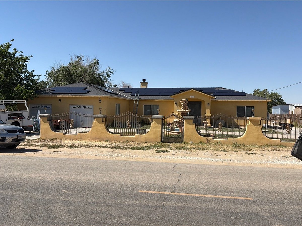 CinranElectric2's tweet photo. Cinran recently completed the installation of 28 440-watt solar panels along with a Tesla Powerwall 3 and Powerwall 3 Expansion Unit. Another happy customer ~ Call us today for your quote! https://t.co/JMH3GkCq3b