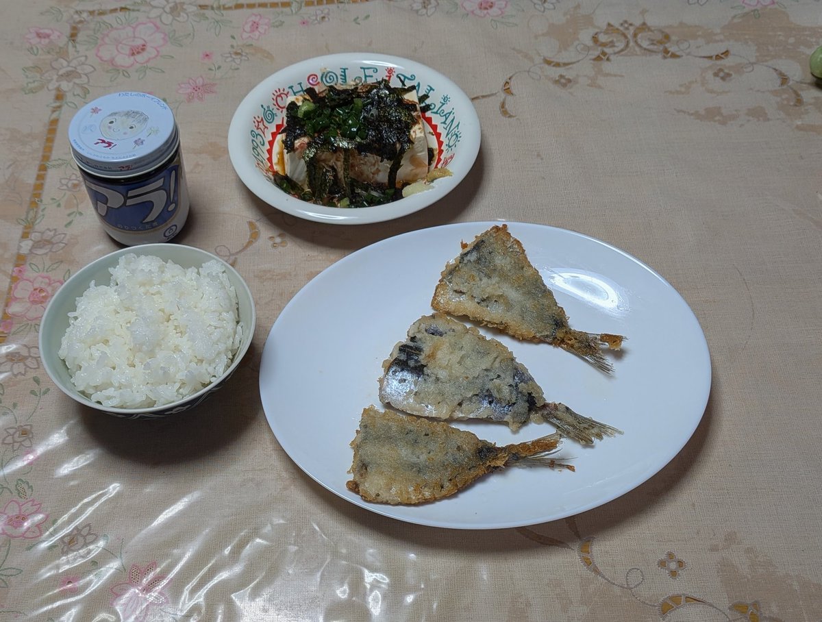 Bowling_64's tweet photo. 今日の晩御飯🍴🐟鯵フライ＆豆腐＆海苔の佃煮＆ご飯🍚ꉂ🤣𐤔 https://t.co/XBFaTdwH3U