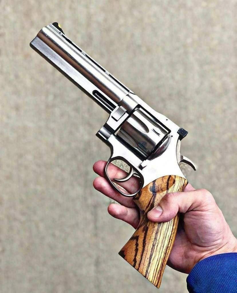 NicholasT749's tweet photo. Smith & Wesson large-frame revolver, most likely a Model 629
All accessories are available
#SecondAmendment #ShootingSports #TargetShooting #RangeDay #GunCollector
Tap in
https://t.co/D5k4YM0Kd3 https://t.co/789nZt4mWo