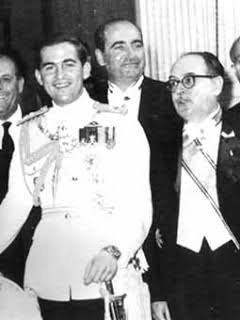Gr_Akritas's tweet photo. Με τις ευλογίες των ΗΠΑ,οι εγκάθετοι τους, άνοιξαν τον δρόμο της εθνικής τραγωδίας.. 15 Ιουλίου 1965.. #Αποστασία #Ιουλιανά https://t.co/5niIhHIpA2