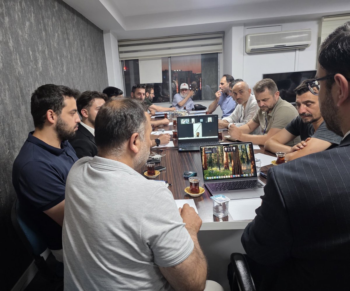 agdizmir's tweet photo. AGD Genel Başkan Yardımcısı ve Üniversite Komisyonu Başkanı Zahit HÜNERLİ, ilçe başkanlarımız ve il yönetimimizin katılımıyla 'Yaz Tadili' gündemli toplantımızı gerçekleştirdik. https://t.co/5fytM0gw9g