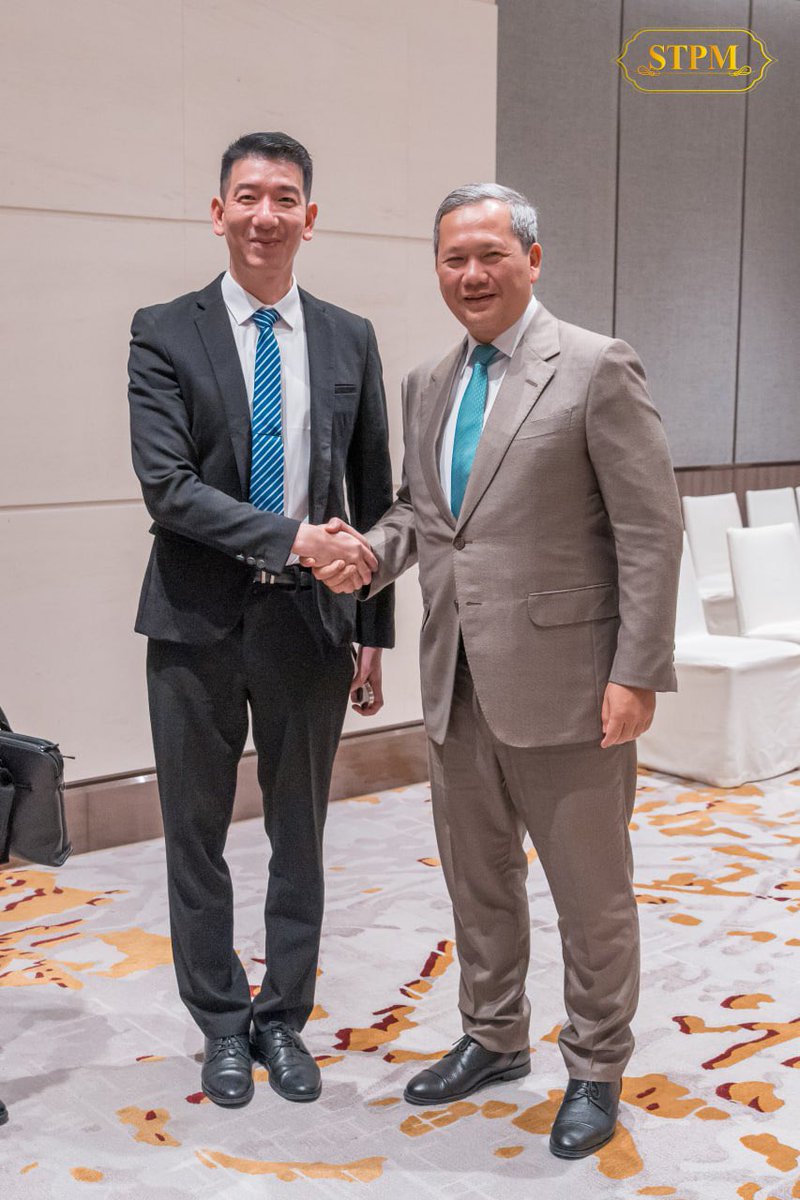 Dr_Hunmanet_PM's tweet photo. ជួបជាមួយលោក Zheng Mingzhou នាយកក្រុមហ៊ុន Yuanda Group ក្នុងជំនួបសម្តែងការគួរសម និងពិភាក្សាការងារ។

សាធារណរដ្ឋប្រជាមានិតចិន ល្ងាចថ្ងៃពុធ ទី១៥ កក្កដា ២០២៦

Receiving a courtesy call and having a discussion with Mr. Zheng Mingzhou, Director of Yuanda Group. 

China, Wednesday evening, 15 July 2026

#ហ៊ុនម៉ាណែត #Hunmanet #កម្ពុជា #cambodia #សន្តិភាពនៅកម្ពុជា #Peaceincambodia