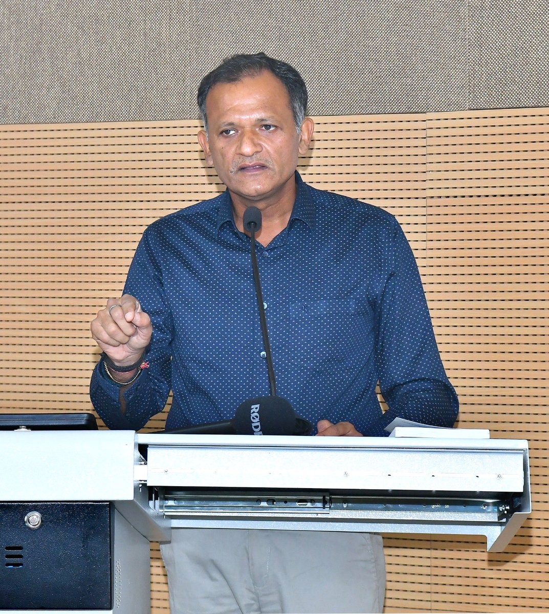 CeoRajasthan's tweet photo. 🗳️ At the "Elections, Media and Voter Education " Conference , Chief Electoral Officer, Rajasthan @CeoRajasthan Sh. Naveen Mahajan outlined context setting with the theme Strengthening democracy through informed participation. 
✨ Informed electors are essential for strong and sustainable #Democracy 🙌

#ECI #IIIDEM #NLUJodhpur 
#ElectionDepartmentRajasthan #Croatia    #Georgia #Guyana #Nepal #Philippens #Uzbekistan   #Elections #Media #VoterEducation #Democracy #InternationalConference #Rajasthan #YourVoteYourVoice
@ECISVEEP @DIPRRajasthan 
@DDNational @airnews_jaipur
@rajeduofficial @ccerajasthan