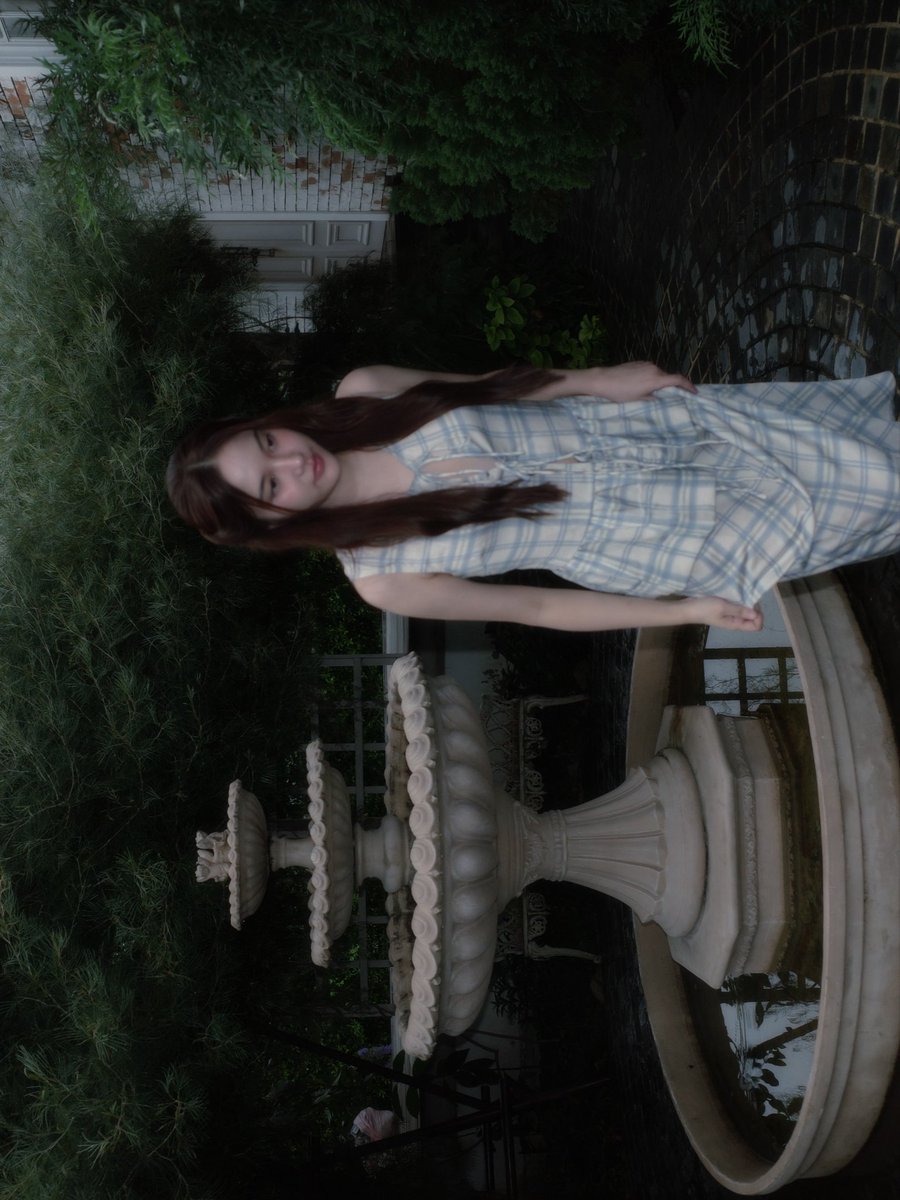 myosotis285's tweet photo. The fountain 👀 https://t.co/wFHmEUfL7c