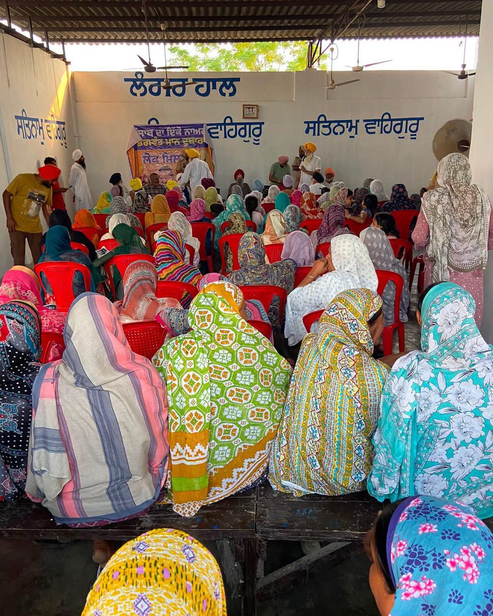 AAP_WomenWingPB's tweet photo. 📍 ਹਲਕਾ ਅਟਾਰੀ

ਮਹਿਲਾ ਵਿੰਗ ਨੂੰ ਹੋਰ ਮਜ਼ਬੂਤ ਅਤੇ ਸਰਗਰਮ ਕਰਨ ਲਈ ਅੱਜ ਹਲਕਾ ਅਟਾਰੀ ਵਿਖੇ ਇੱਕ ਵਿਸ਼ੇਸ਼ ਮੀਟਿੰਗ ਕੀਤੀ ਗਈ। ਇਸ ਦੌਰਾਨ ਲੋਕ-ਪੱਖੀ ਨੀਤੀਆਂ ਤੋਂ ਪ੍ਰਭਾਵਿਤ ਹੋ ਕੇ ਕਈ ਮਹਿਲਾਵਾਂ ਆਮ ਆਦਮੀ ਪਾਰਟੀ ਦੇ ਪਰਿਵਾਰ ਵਿੱਚ ਸ਼ਾਮਲ ਹੋਈਆਂ। https://t.co/vpmCCB2dPD