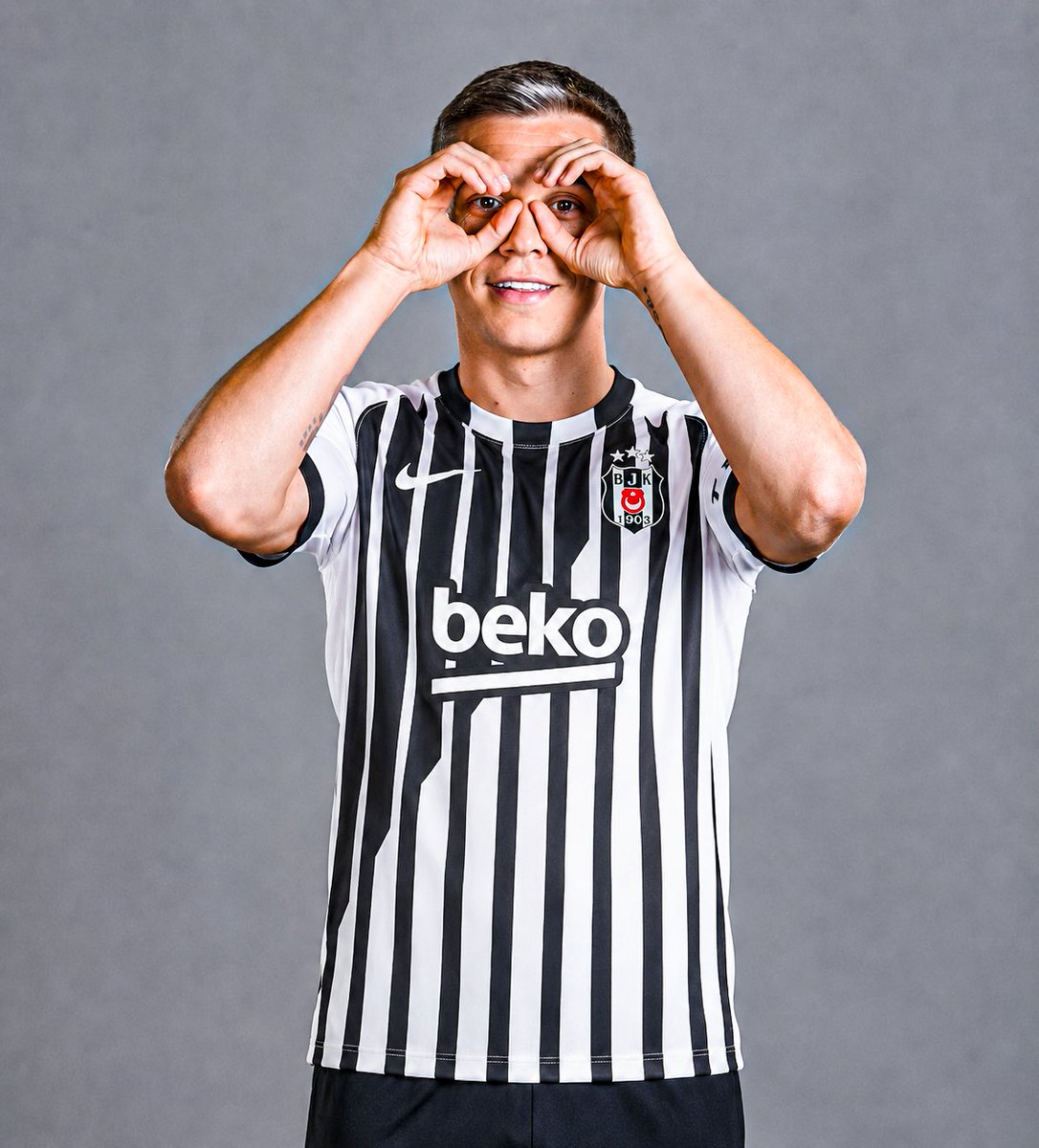 now_arsenaI's tweet photo. 🚨Besiktas have sold more 2026/27 home shirts with Leandro Trossard’s name on the back than ever before.

Huge signing. https://t.co/iYsQ6xg1mL