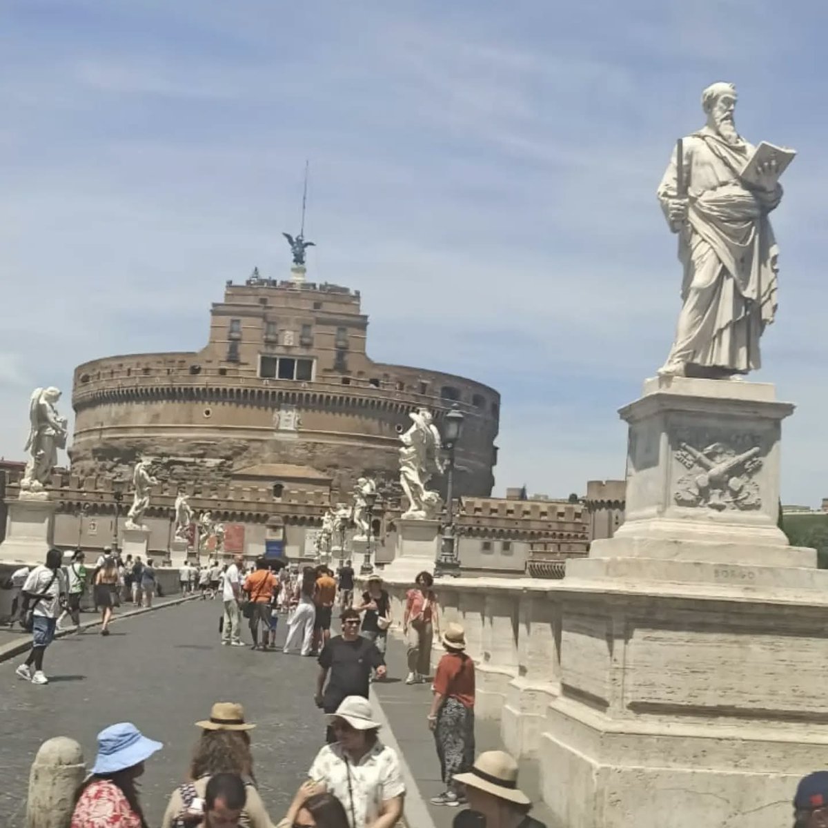 ZyNbtr's tweet photo. Roma’nın kalbinde, tarihin kucağında. Zamana meydan okuyan devasa bir anıt: Kolezyum.
Trevi ve Barcaccia Çeşmelerinde tarihin ihtişamı.

Aşk şehri Paris derler esas aşk şehri Roma. :)
📍Roma https://t.co/nPJFHNgbXz
