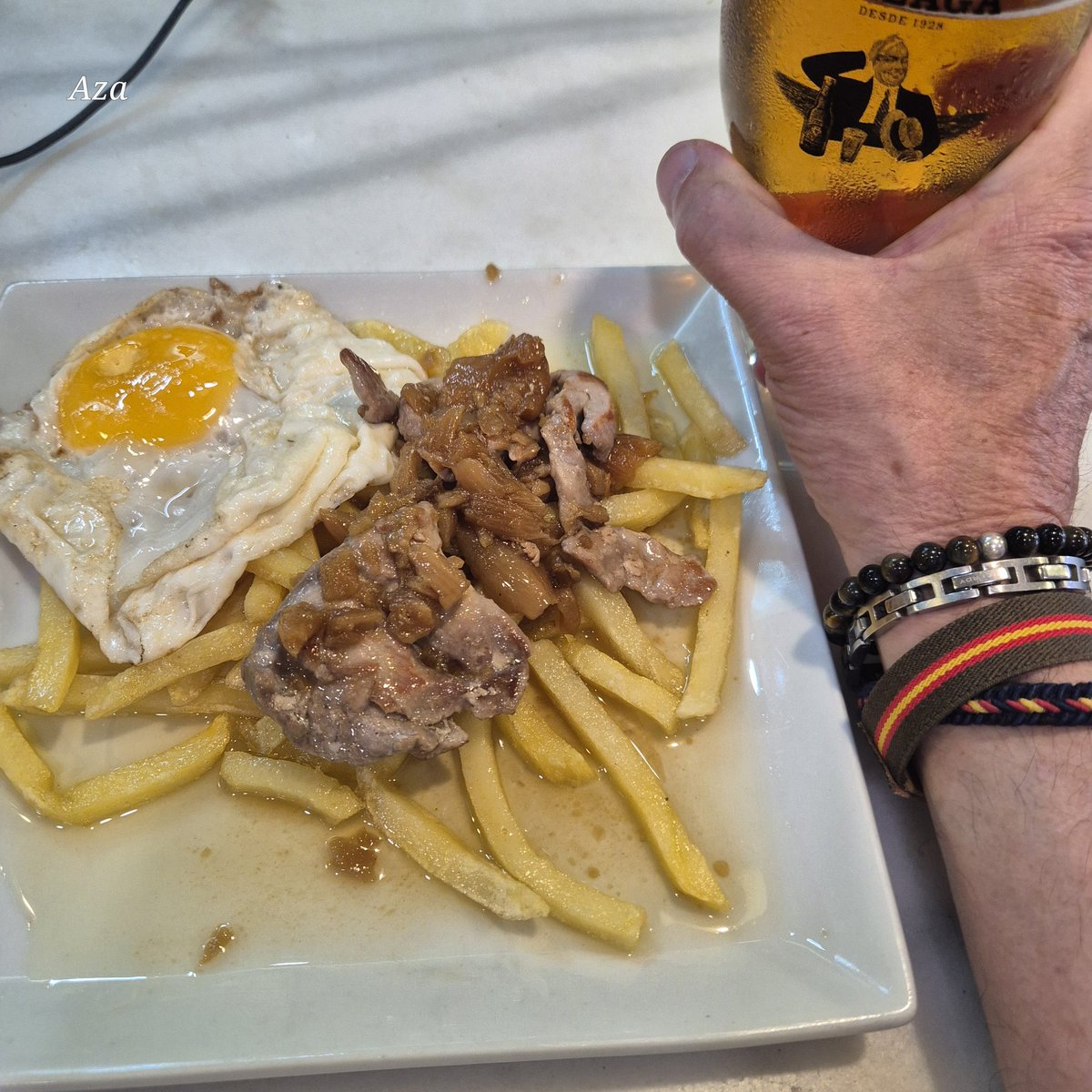jesusSCruna's tweet photo. El tio de cocina creo que no ha pillado eso de #aperitivotime https://t.co/PfqbDezPJc