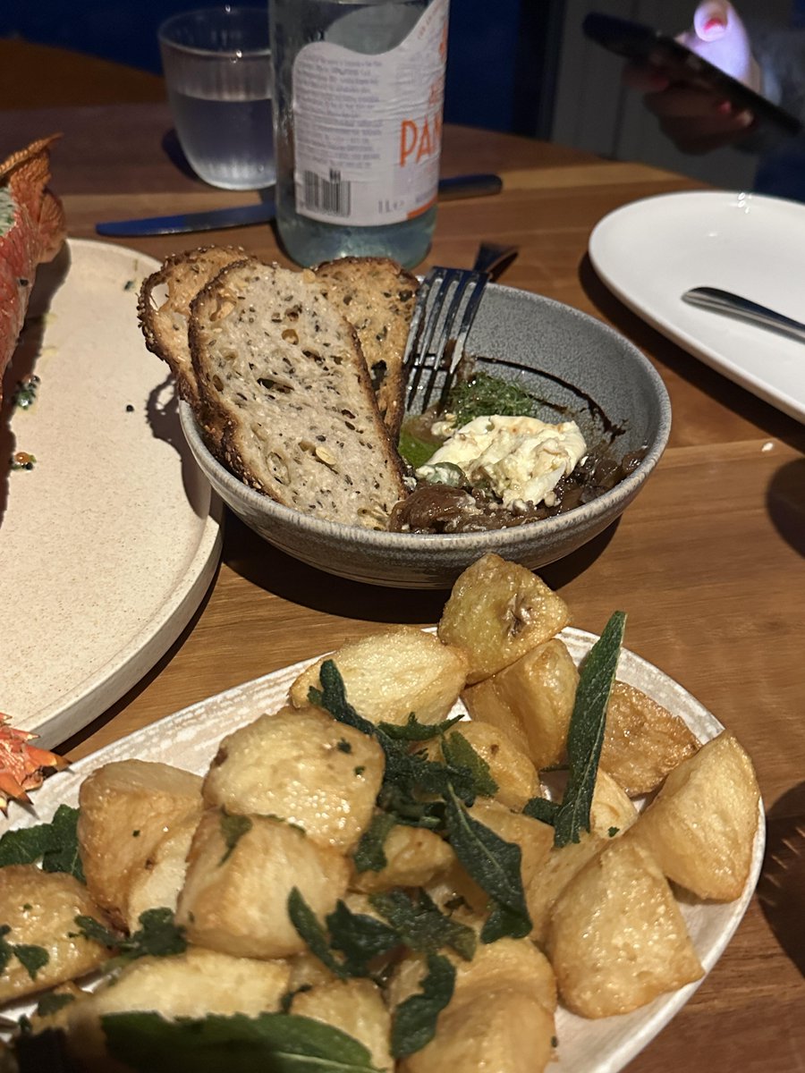 McillhattonSam's tweet photo. The happiest thing is having dinner with my best friend https://t.co/Tldg2GSPLO