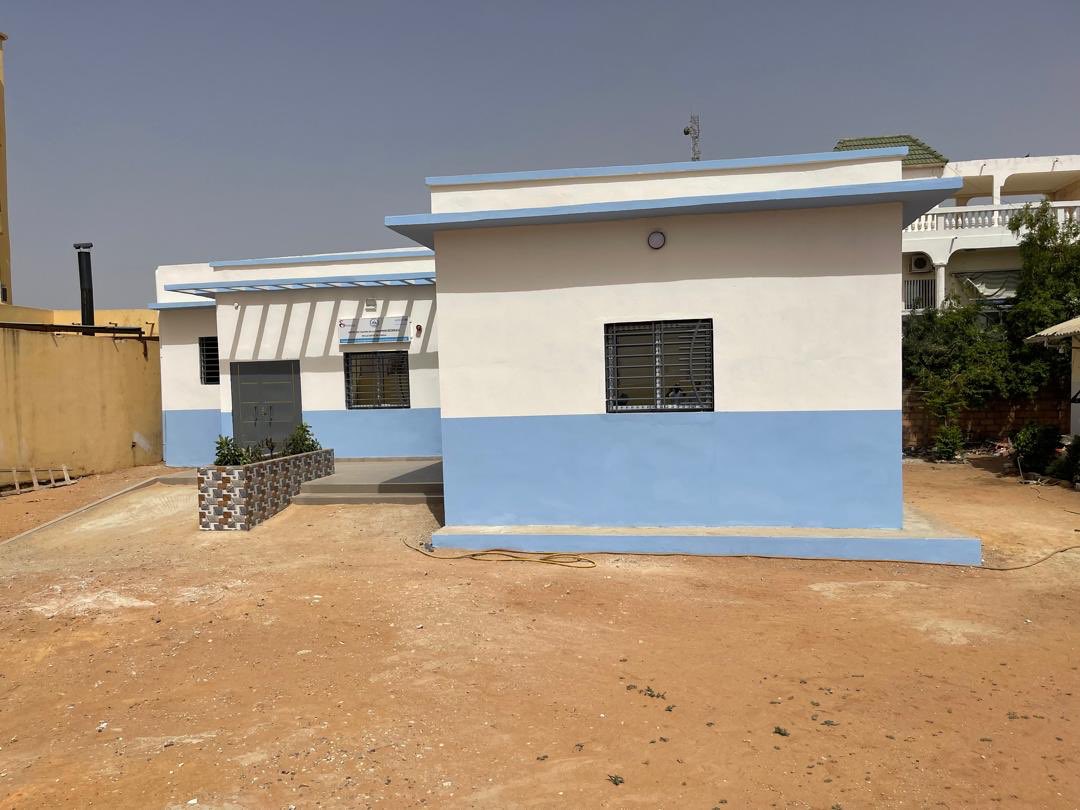 unicefsenegal's tweet photo. Le Représentant de l’UNICEF en visite au dépôt de vaccins de Louga. 
Ouvrage majeur d’un programme qui concerne aussi les DRS de Diourbel et Tambacounda. 
L’introduction de nouveaux vaccins et l’élargissement du calendrier vaccinal exige un renforcement des capacités de stockage. https://t.co/ZcuqbPCOXV