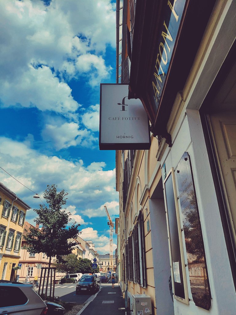 dieleserin2's tweet photo. Hydration break,
unaufgeregte Art!
🤍
#Graz
#Fotter
#Kaffee https://t.co/MRqYZNQeN3