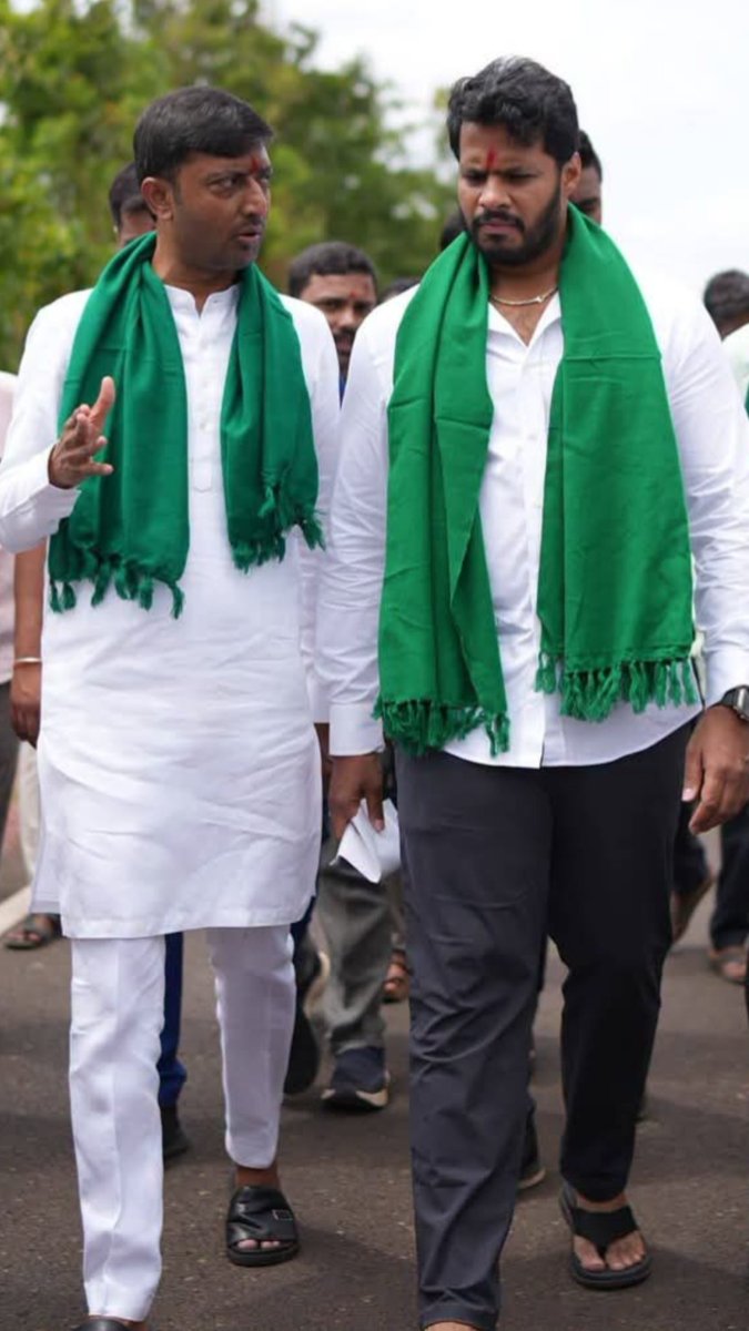 sarkar26280's tweet photo. ಕರುನಾಡಿನ ಭವಿಷ್ಯದ ಯುವ ದಳಪತಿಗಳು..
@Nikhil_Kumar_k @SN_Kandkur https://t.co/AEZAe42unP