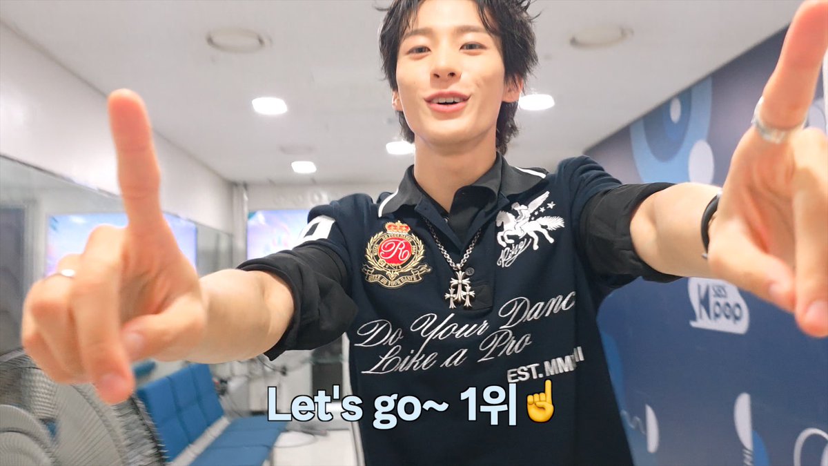 RIIZE_official's tweet photo. 브리즈 1위 축하해!🥳 | RIIZE 라이즈 'Do your dance' 음악방송 대기실 비하인드 #2

https://t.co/khiZ65JtHv

#RIIZE #라이즈
#RISEandREALIZE 
#II #RIIZE_II #Behind https://t.co/y6O2NefOwQ