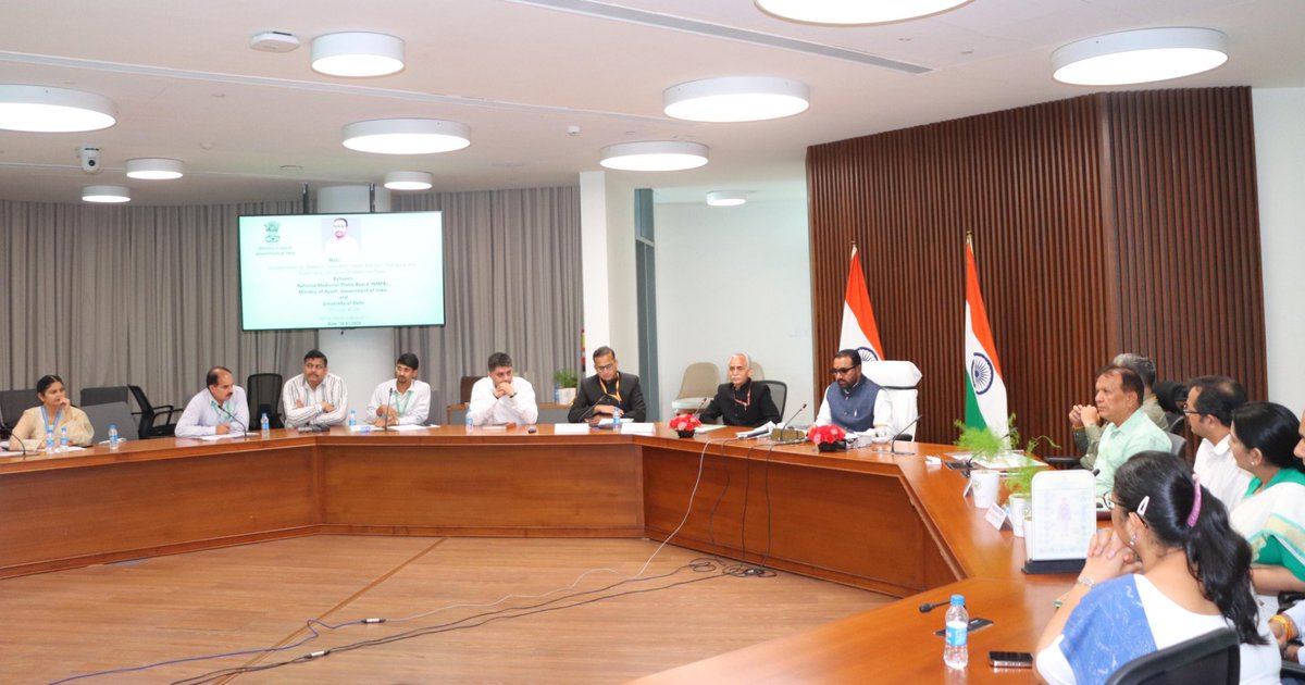 mpprataprao's tweet photo. Today, signed a significant Memorandum of Understanding (MoU) between the National Medicinal Plants Board (NMPB), Ministry of Ayush, and Bhaskaracharya College of Applied Sciences, University of Delhi at Kartavya Bhawan.
​This partnership will be a milestone in promoting research, innovation, value addition, packaging, and the sustainable utilization of medicinal plants. By bridging traditional wisdom with modern science, this collaboration will give a new strength to the healthcare and medical ecosystem.
@moayush @BCASDU @nmpb1 
@CCRAS_MoAyush @PIBAYUSH @PIBMumbai @nmpb1
@PIBHindi 
​#NMPB #UniversityOfDelhi #BCAS #MinistryOfAyush #HealthcareResearch #TraditionalMedicine #KartavyaBhawan #AyurvedaInnovation #MoU