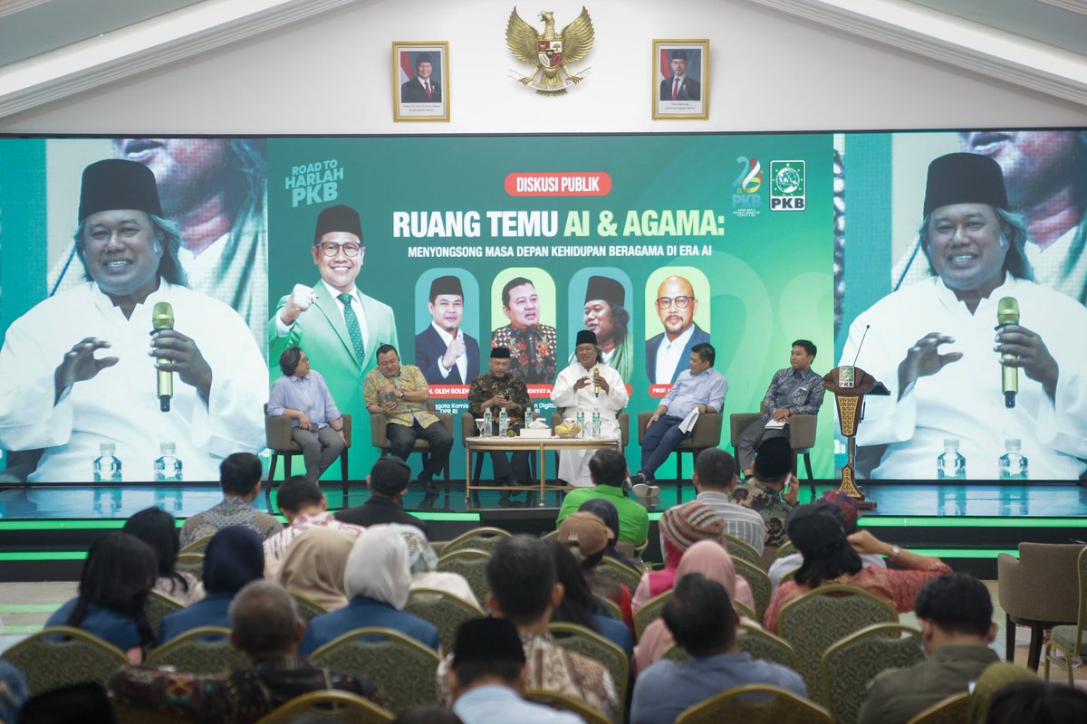 DPP_PKB's tweet photo. AI terus berkembang dan mulai hadir dalam berbagai aspek kehidupan, termasuk ruang keagamaan. DPP PKB menggelar Diskusi Publik "Ruang Temu AI dan Agama: Menyongsong Masa Depan Kehidupan Beragama di Era Artificial Intelligence (AI)" sebagai bagian dari rangkaian Harlah ke-28 PKB. https://t.co/95lBYgLdqd