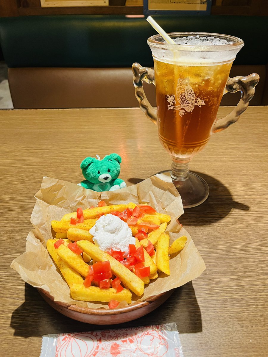 funnyface1005's tweet photo. ひさびさびくドン〜〜〜🥰
びっくりサイズはやっぱり想像を超えてくるでかさ😂w一生減らなくて最高😂👍
期間限定のガリトマポテトもうまい❣️🍅

あと前から欲しかったガチャの子見つけて歓喜🥹
想像以上のクオリティと可愛いさだった☘️ 
#theHEARTYbear https://t.co/vMXdutove5