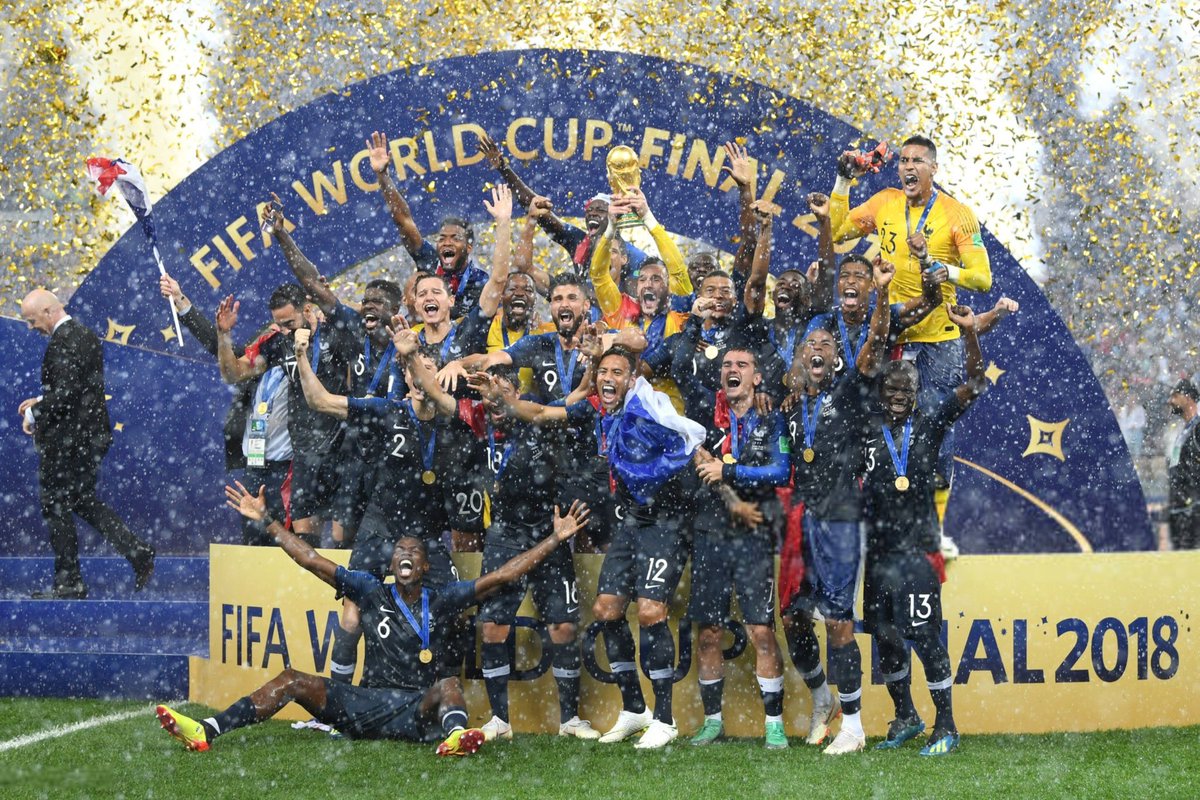 ActuFoot_'s tweet photo. Il y a 8 ans jour pour jour, l’Équipe de France 🇫🇷 remportait la deuxième Coupe du Monde de son histoire. ⭐️⭐️

15 juillet 2018. 🏆 https://t.co/PlnR5GYNex