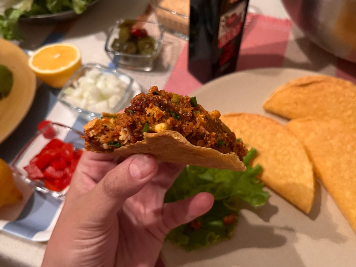 cahzemifeme's tweet photo. dün yumurtalı köfteyi tacoyla buluşturdukk https://t.co/N7BMqXD1px