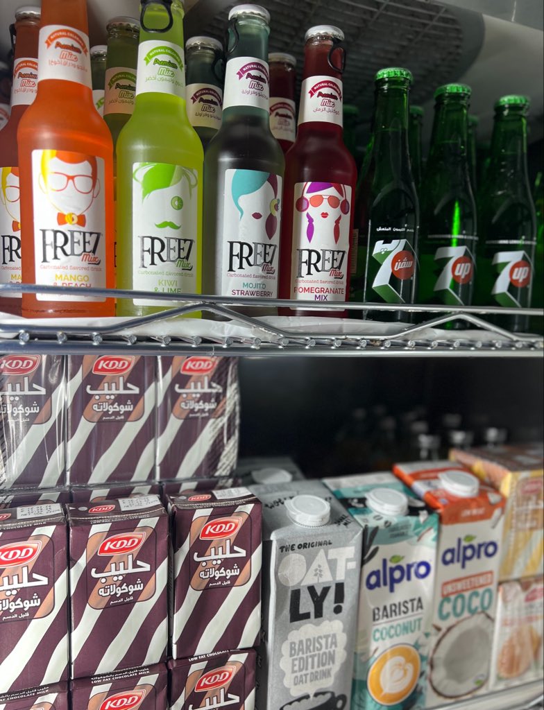 BntQAl3z's tweet photo. من قلب الثلاجة
مشروبات #الصيف🧡🧊👌🏻
#trolley
#Mojito
#freezmix
#7up
#kdd
#Alpro https://t.co/xEI8SlkPrn