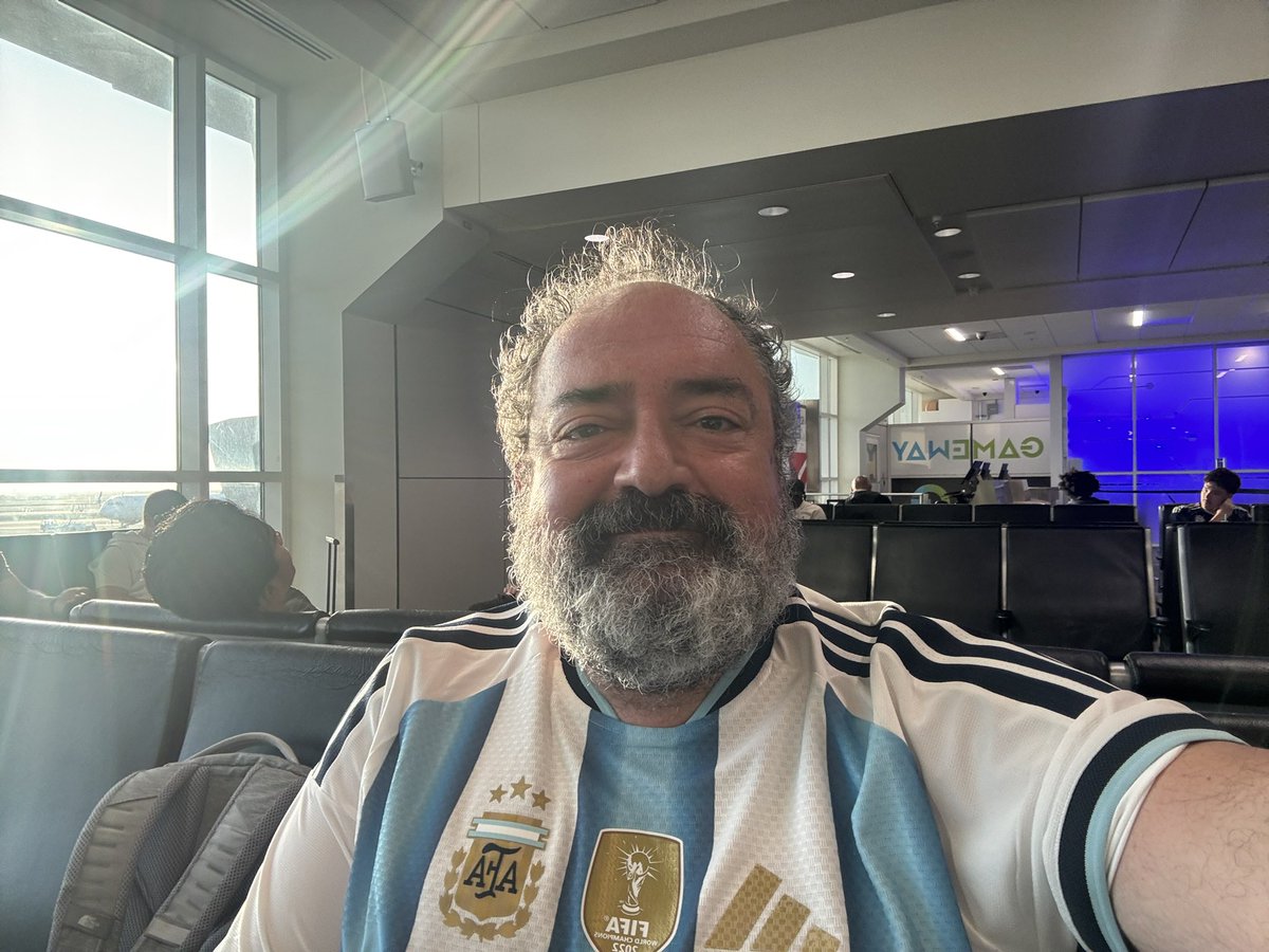 zagortenay's tweet photo. Uçakta yanıma Batistuta falan düşer mi acaba. 🙄 https://t.co/VkTujGJCMK