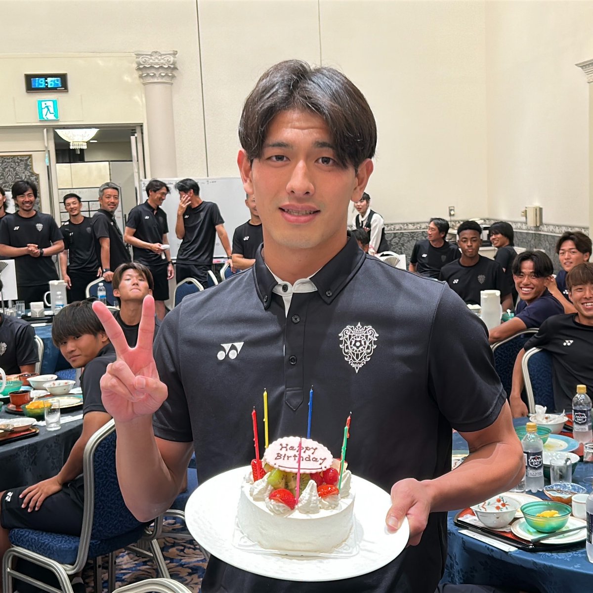 AvispaF's tweet photo. ＼⭐️HAPPY BIRTHDAY⭐️ ／

#北浜琉星 選手の誕生日を
みんなでお祝いしました🎂✨

#アビスパ福岡 https://t.co/ooTVDvLrqY
