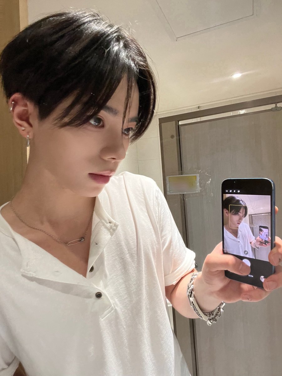 it_islove_'s tweet photo. 묭한 시선 https://t.co/LRoADgKsVw