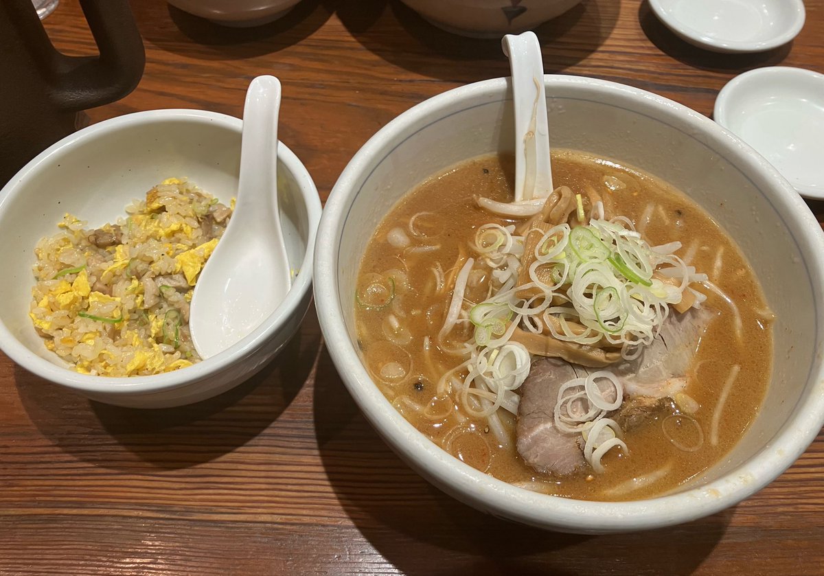 gl7xa's tweet photo. みんじこ先生と味噌ラーデート https://t.co/kS2gRuxJhh