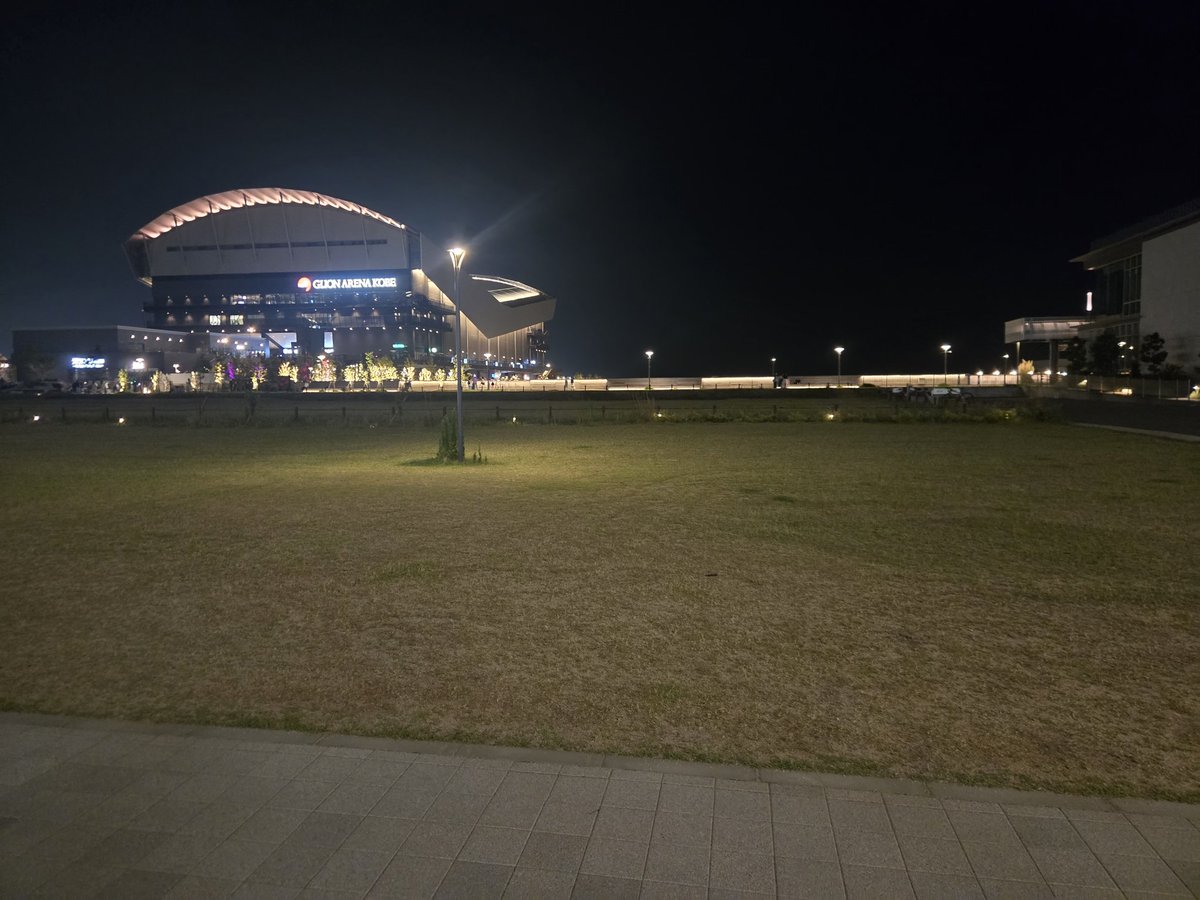 shino7_yade's tweet photo. 【拡散希望】
ジーライオンアリーナ神戸の前の歩道でマサヒロさんのぬいぐるみが落ちているのを見つけました。ジーライオンに届けております。
 #超特急  #拡散希望  #GLIONARENAKOBE #超特急_ESCORT #マサヒロ https://t.co/TsP0i5hyqc