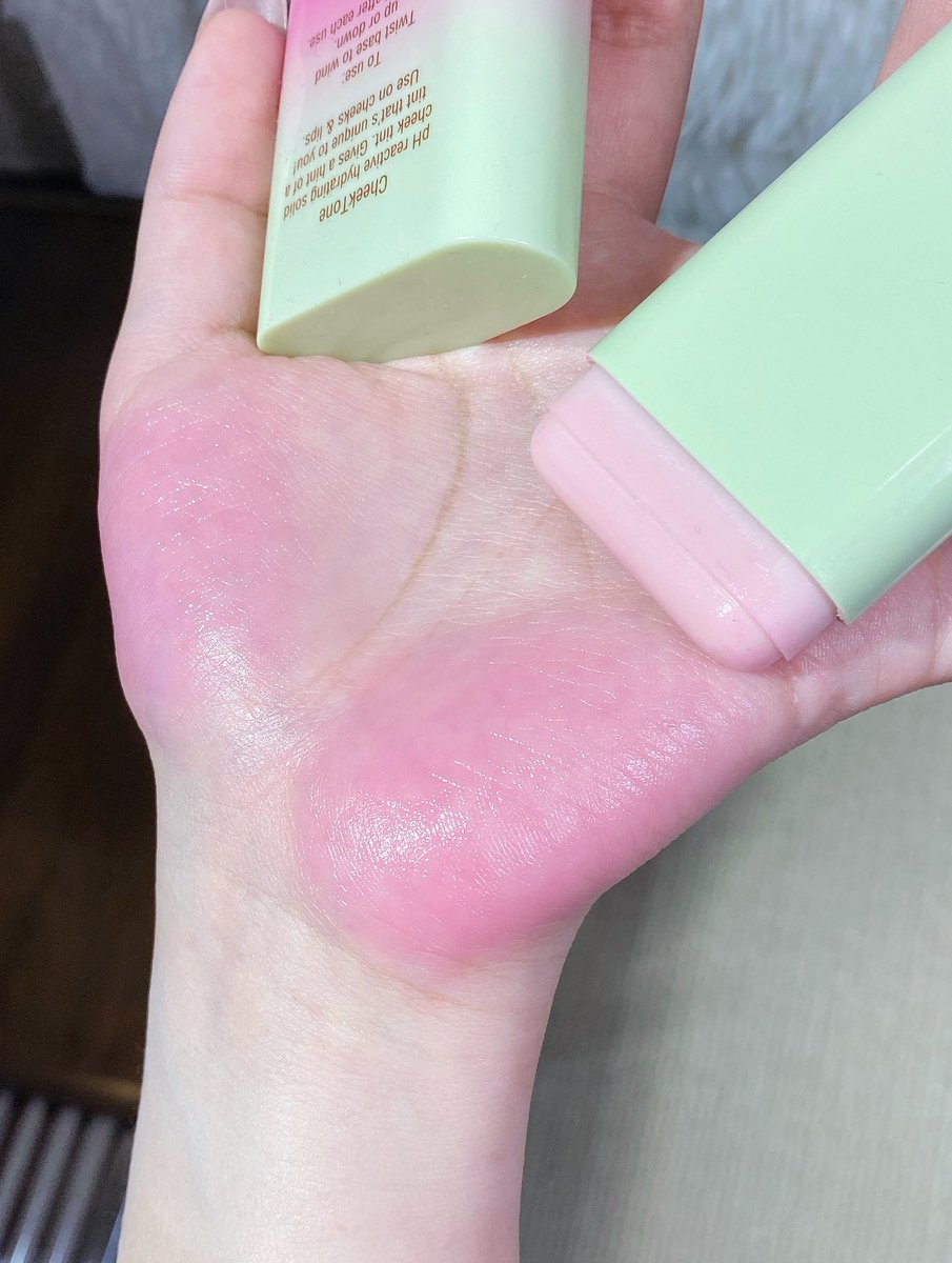 dJejingga's tweet photo. BETAPA CANTIKNYA SHADE INI 🫠💗MAKEUP AUTO KELIATAN KAYA ABIS MANDI ALIAS SEGERRR 🍓 https://t.co/h2ekEb8XfD